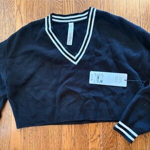 ALO Yoga Tennis Club Vneck pullover black/white nwt! Size small !